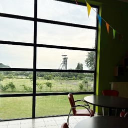 La vue de la salle à manger de la Maison de repos pour personnes âgées - Les Bosquets.jpg